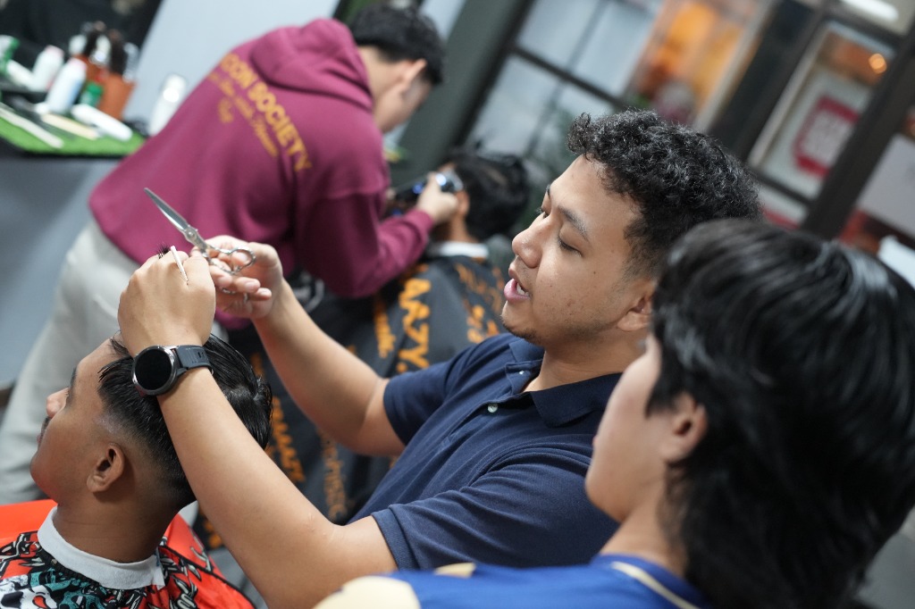 Barbers working at Lot 5